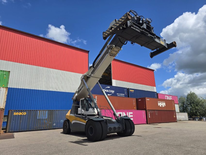 sed Kalmar DRU450-62S5 Reach Stacker