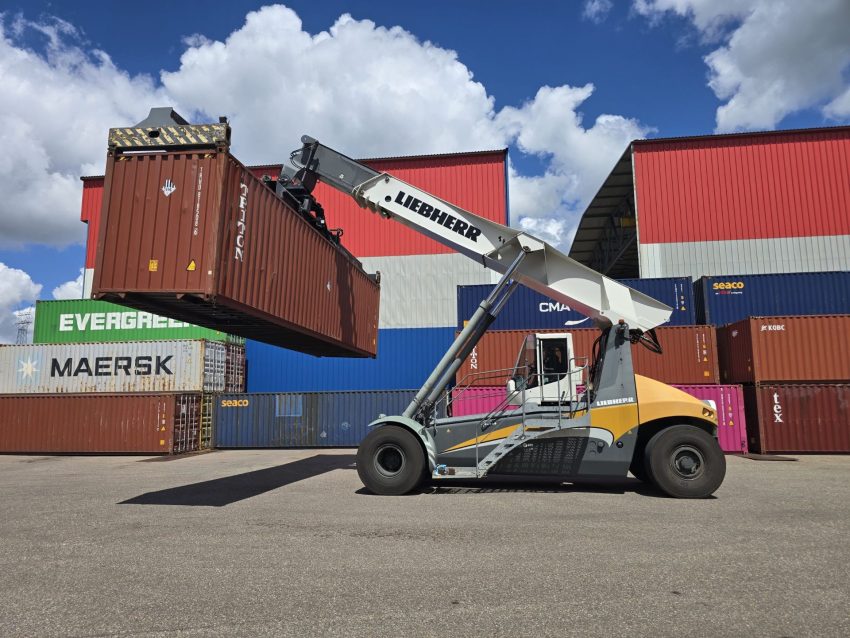 sed Kalmar DRU450-62S5 Reach Stacker