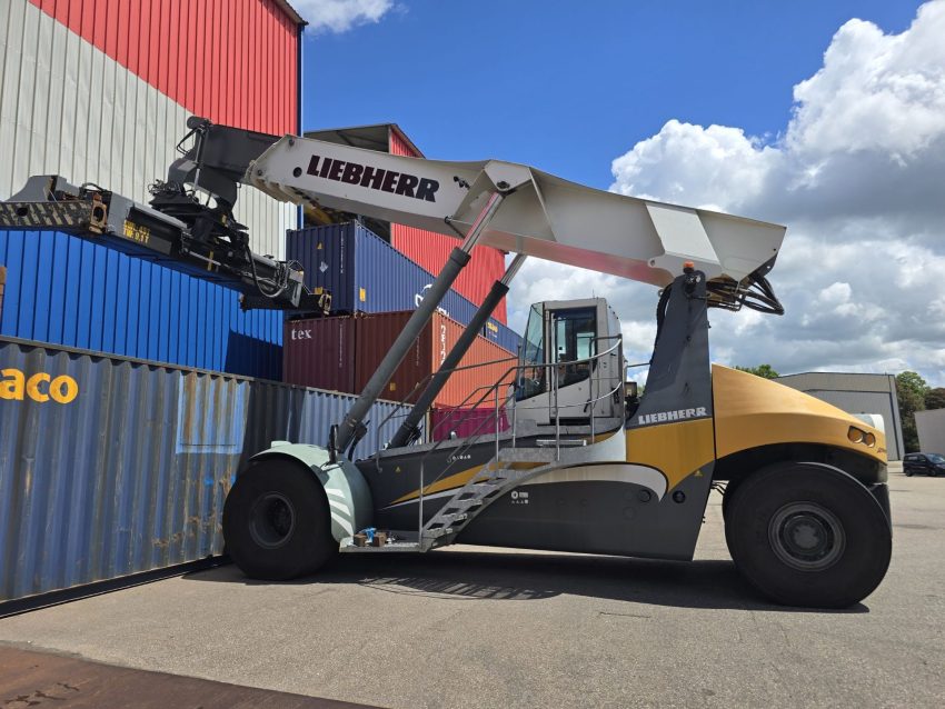 sed Kalmar DRU450-62S5 Reach Stacker