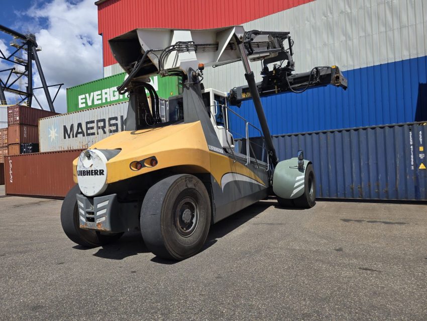 sed Kalmar DRU450-62S5 Reach Stacker