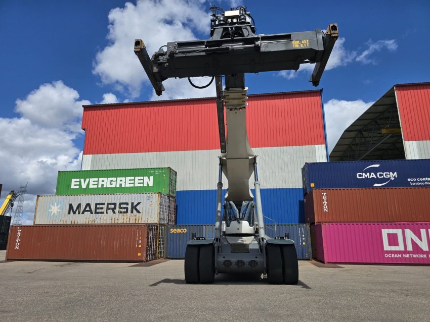 sed Kalmar DRU450-62S5 Reach Stacker