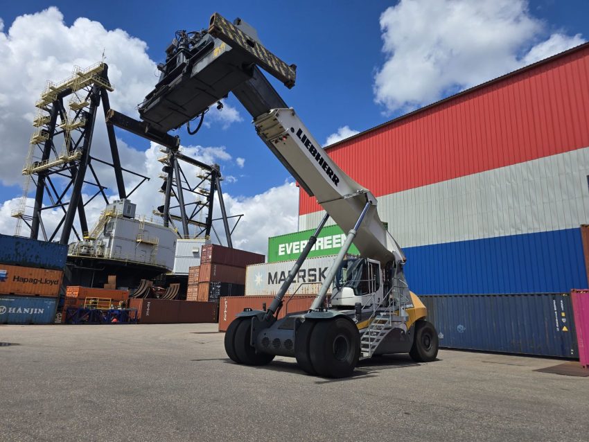 sed Kalmar DRU450-62S5 Reach Stacker