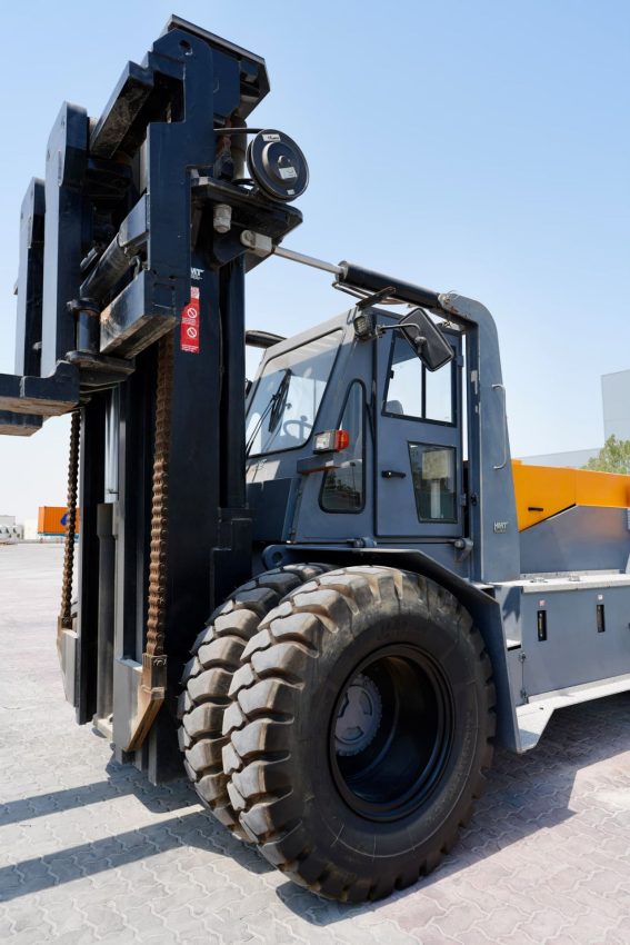 25-Ton-Diesel-Forklift-HMT250